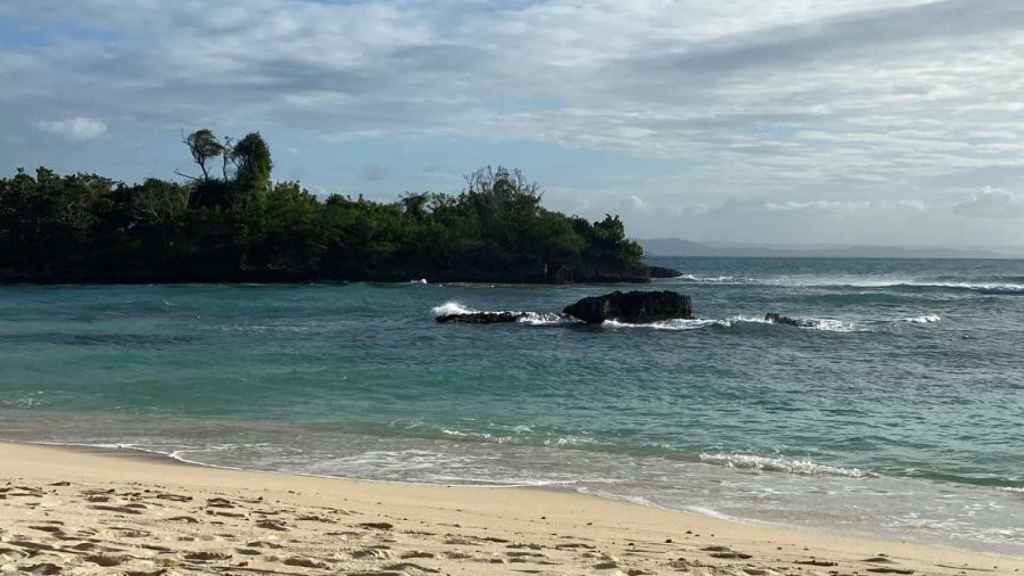 Imagen de la playa privada de Cayo Levantado Resort.