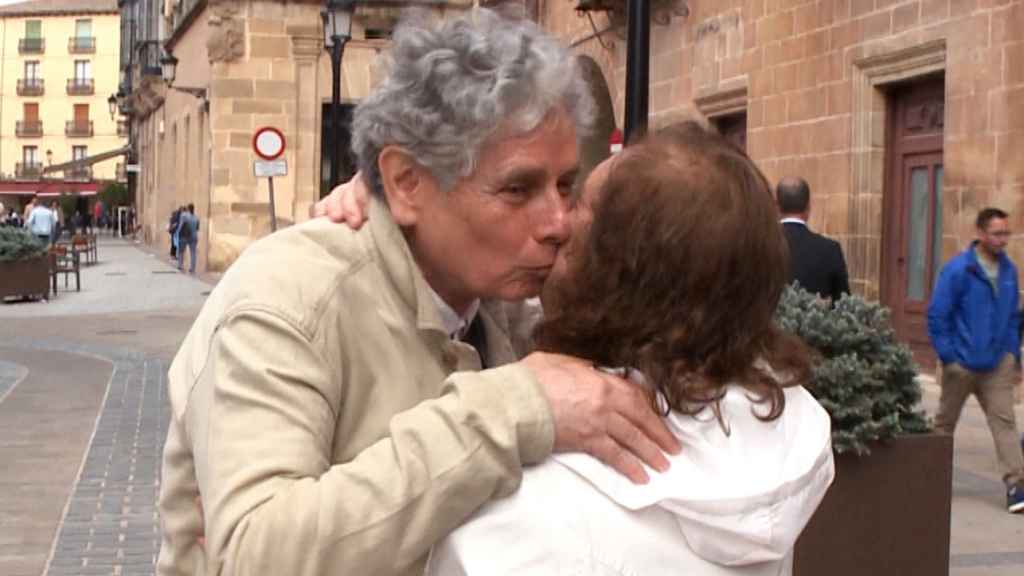 El abrazo entre Rosario Bermudo y Gabriel González de Gregorio, el pasado lunes, en Soria.