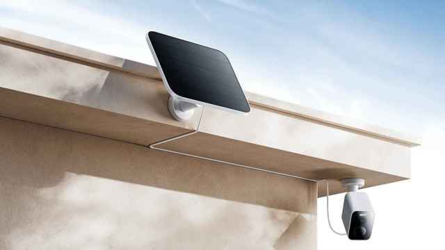 Panel solar de Xiaomi conectado a una de sus cámaras.