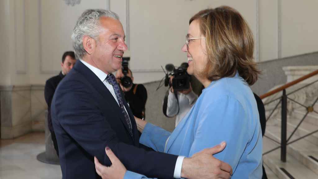 El delegado del Gobierno en Castilla y León, Nicanor Sen, durante su reunión de este lunes con la presidenta de la Diputación de Palencia, Ángeles Armisén