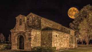 La iglesia más antigua de España se encuentra en este pueblo de Castilla y León: descubre la leyenda que explica su construcción
