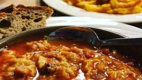 Plato de callos y patatas de Casa Trabanco en Gijón (Asturias).