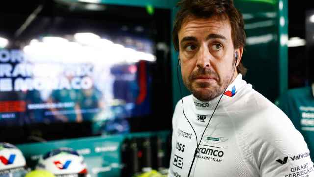 Fernando Alonso, en el box de Aston Martin