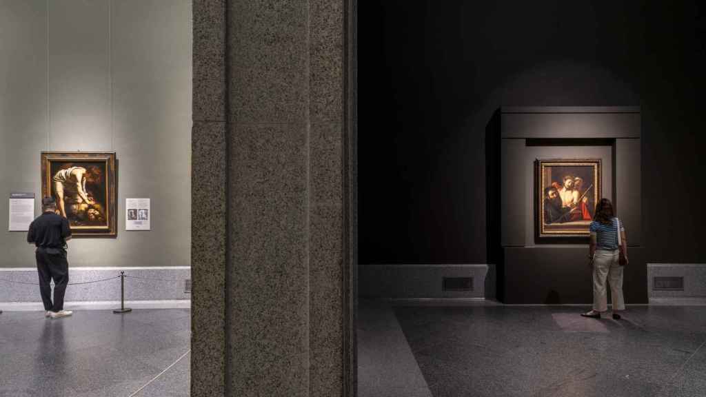Imagen de la sala 8 A con la instalación del 'Ecce Homo' de Caravaggio y la sala 7 A con el 'David vencedor de Goliat'. Foto: © Museo Nacional del Prado