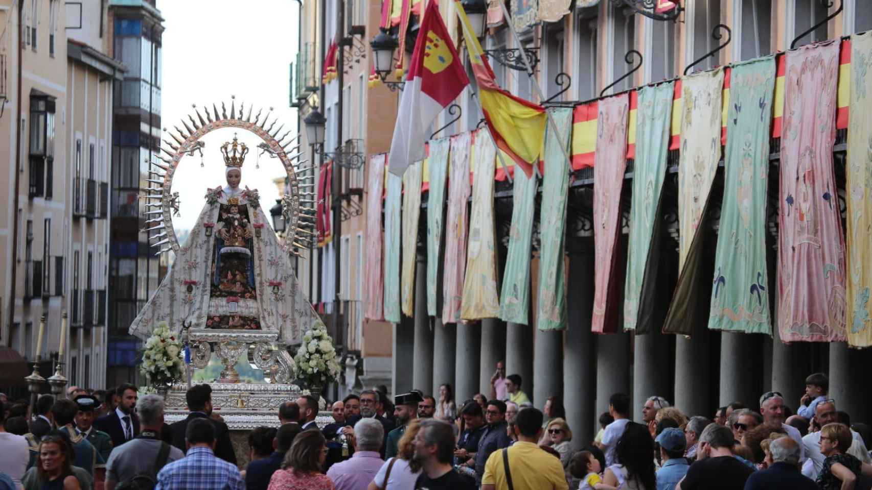 La Virgen de la Estrella recorre en procesión las calles del Casco Histórico de Toledo
