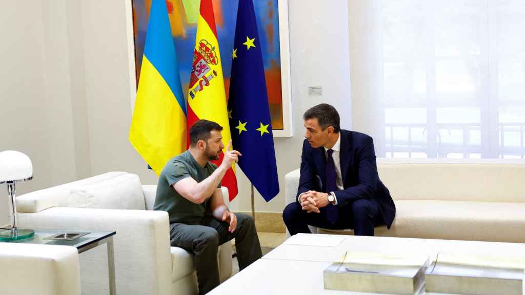 Volodímir Zelenski, junto a Pedro Sánchez, reunidos en Moncloa.