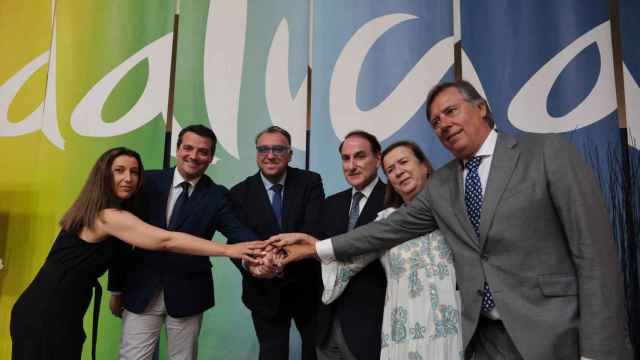 Autoridades después de dar a conocer la creación del observatorio para la sostenibilidad turística de Andalucía.