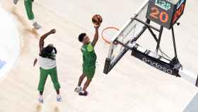 Kendrick Perry y Tyson Carter durante un entrenamiento con el Unicaja de Málaga