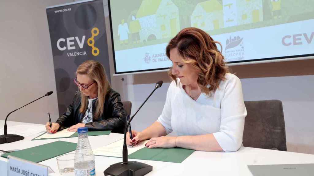 María José Catalá, en la firma del acuerdo con la CEV. EE