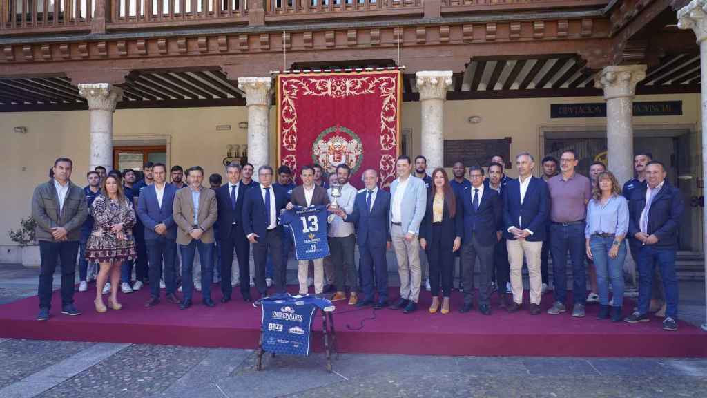 Conrado Íscar recibe en la Diputación de Valladolid al VRAC tras proclamarse campeón de la División de Honor de rugby