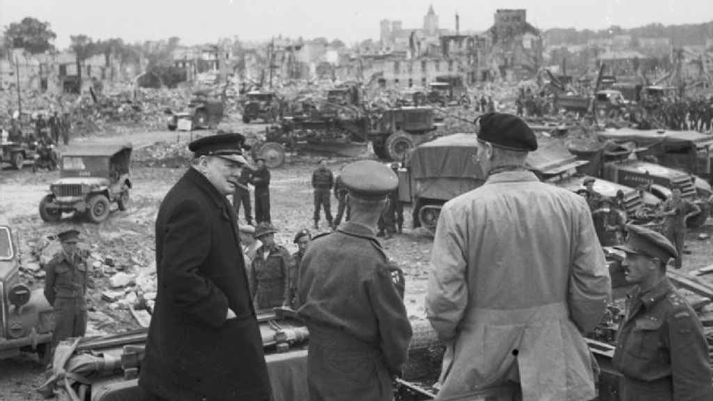 Churchill en Caen, Francia, con el general Montgomery y el teniente general Dempsey, el 22 de julio de 1944. Foto: Imperial War Museums