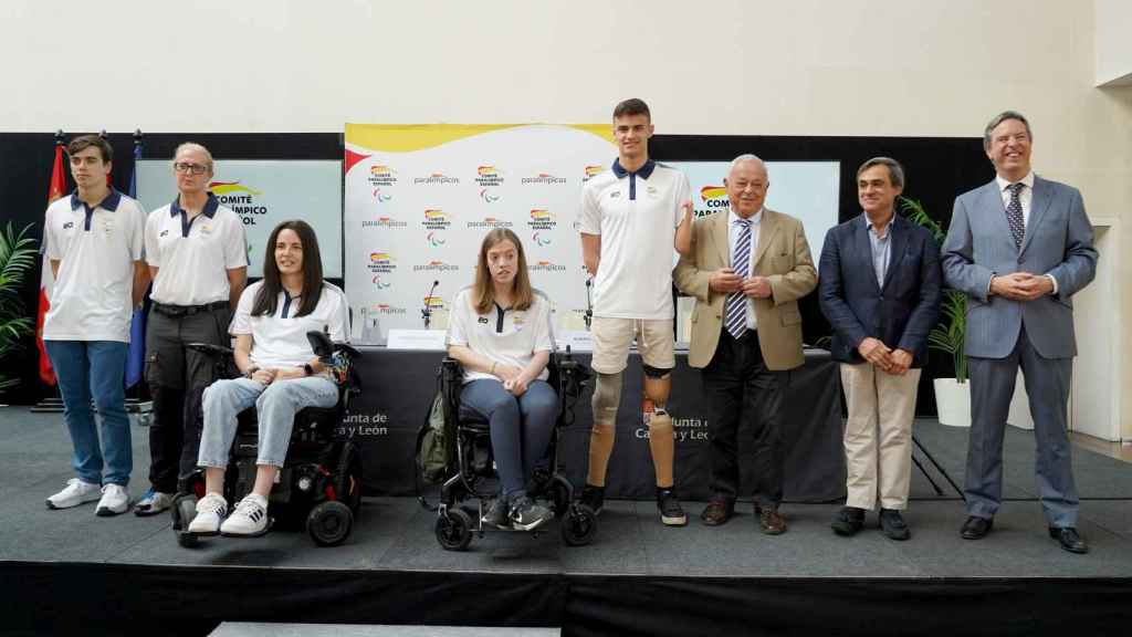 El consejero de Cultura, Turismo y Deporte, Gonzalo Santonja, presenta a los deportistas de Castilla y León preseleccionados para los Juegos Paralímpicos de París 2024