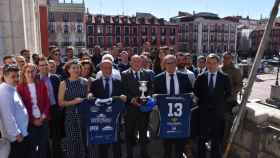 Jesús Julio Carnero y la Corporación Municipal reciben al VRAC Quesos Entrepinares, recientemente campeón de liga