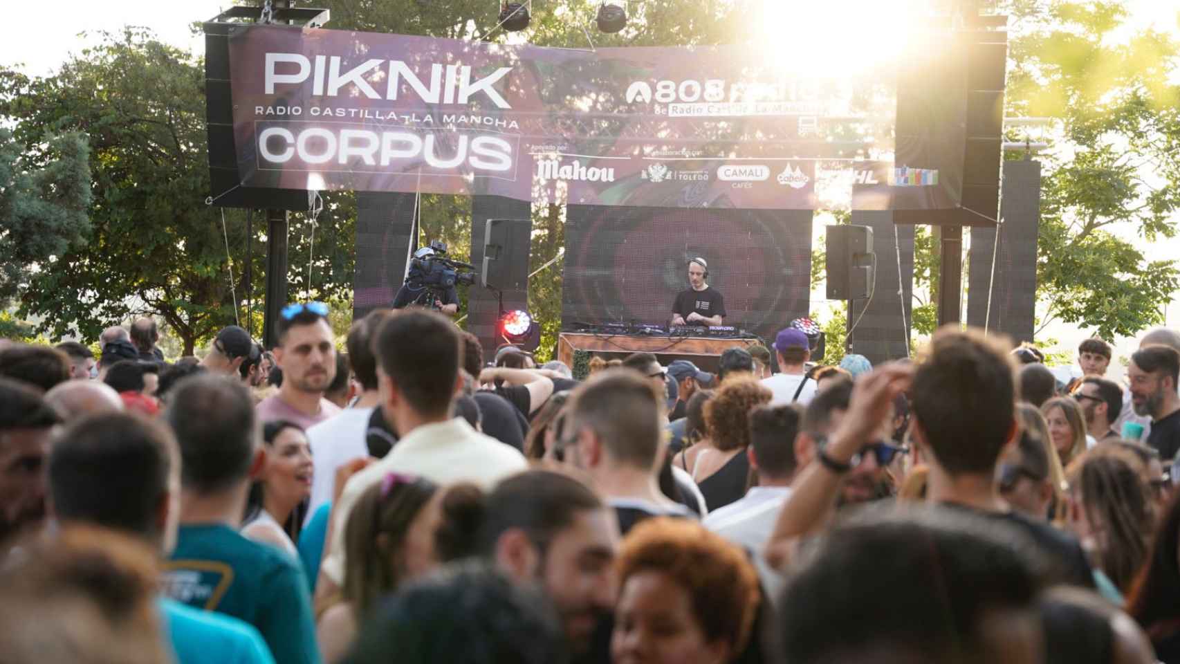 La música más vanguardista pone a bailar a 2.000 toledanos en el Piknik del Corpus