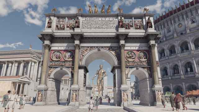 El Arco de Constantino, al lado del Coliseo, y al fondo el Coloso de Sol.