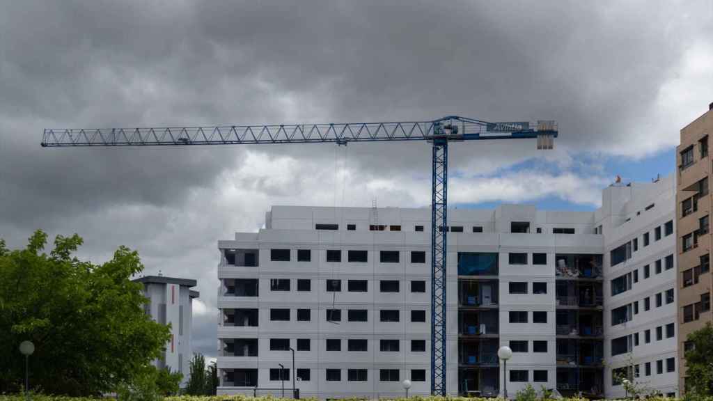 Obras en bloques de viviendas, a 17 de mayo de 2024, en Madrid (España).