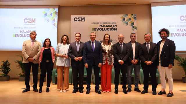 Foto familia de del encuentro 'Málaga en (R)evolución' organizado por la CEM.