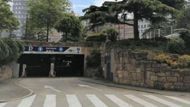 Cinco denuncias en A Coruña por robos en coches dentro del parking del parque Europa
