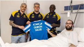 Los jugadores del Dépor visitan Quirónsalud A Coruña