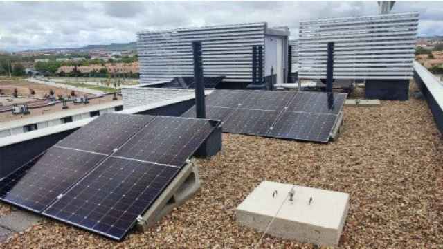 Placas fotovoltaicas instaladas en la comunidad de propietarios Nolita I en El Peral