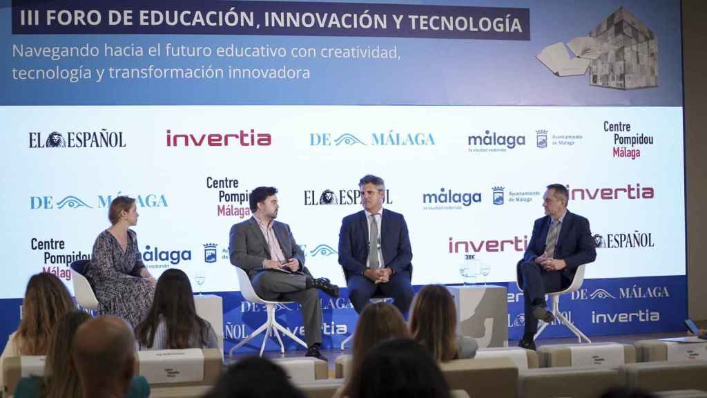 Lucía Medina, responsable de TA, Employer Branding, Diversity & Inclusion de Vodafone; Arturo Criado, subdirector de EL ESPAÑOL-Invertia; Stéphane Ruiz-Coupeau, director del campus de Málaga de ESSCA School of Management, y José Manuel Leceta, director general de la Fundación Innova IRV.