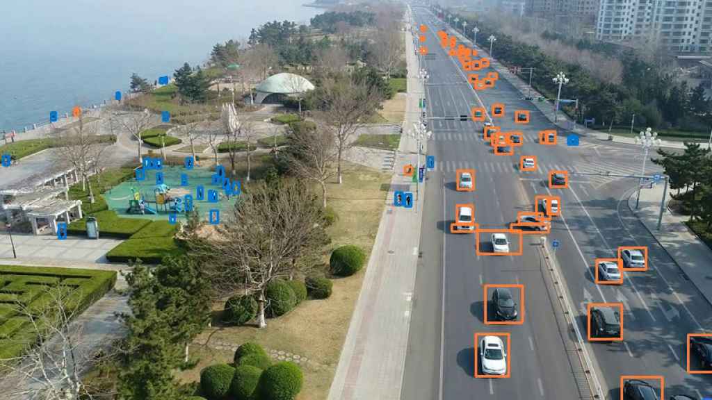 Detección de vehículos y personas ante una elevada densidad de tráfico gracias a la tecnología de Sense Aeronautics.