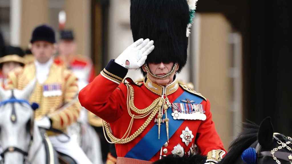 Carlos III en su primer Trooping The Colour como Rey.