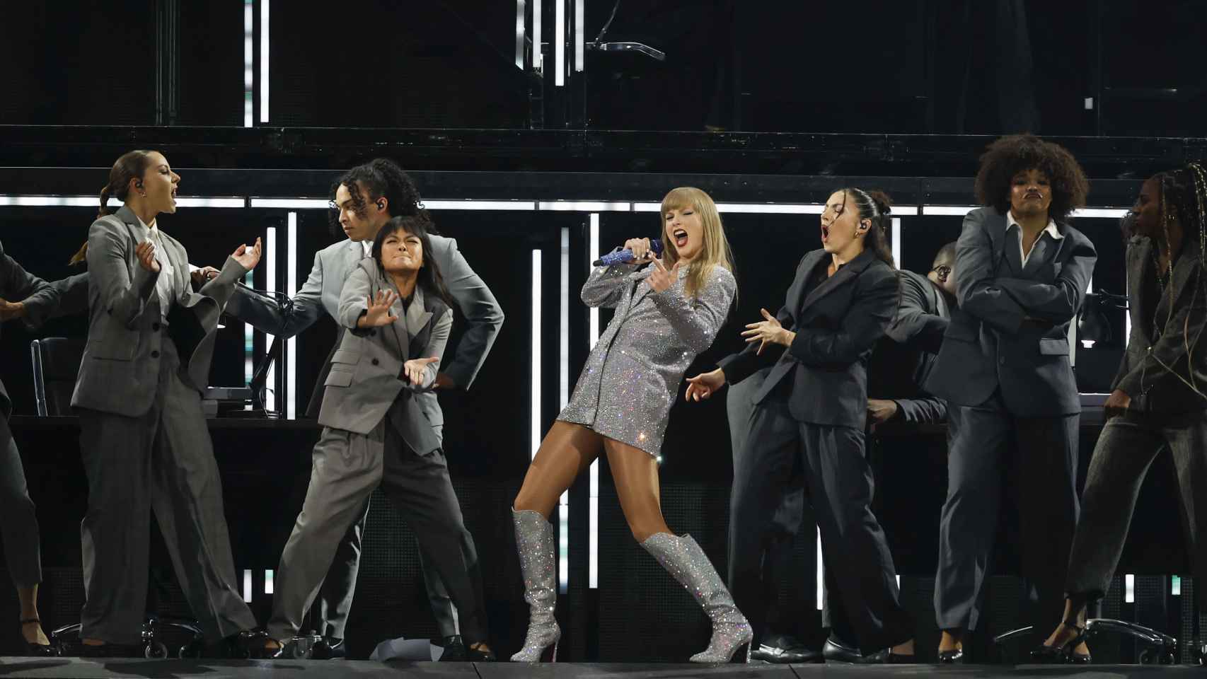 Taylor Swift interpreta 'The Man' en su primer concierto en Madrid.