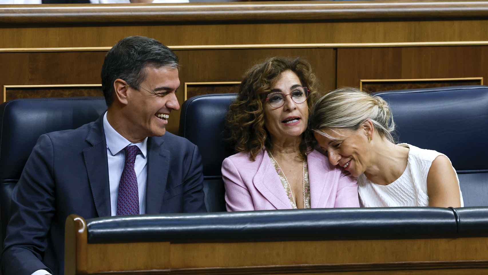 El presidente del Gobierno. Pedro Sánchez, la vicepresidenta primera del Gobierno María Jesús Montero y la vicepresidenta segunda del Gobierno Yolanda Díaz, este jueves.