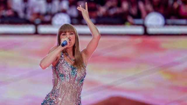La cantante Taylor Swift durante la primera de sus dos actuaciones en el Estadio Santiago Bernabéu.