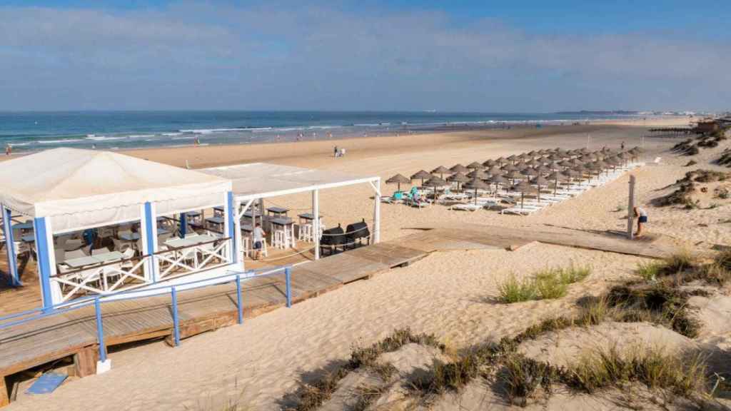 Chiringuito en la playa de La Barrosa, Chiclana, Cádiz.