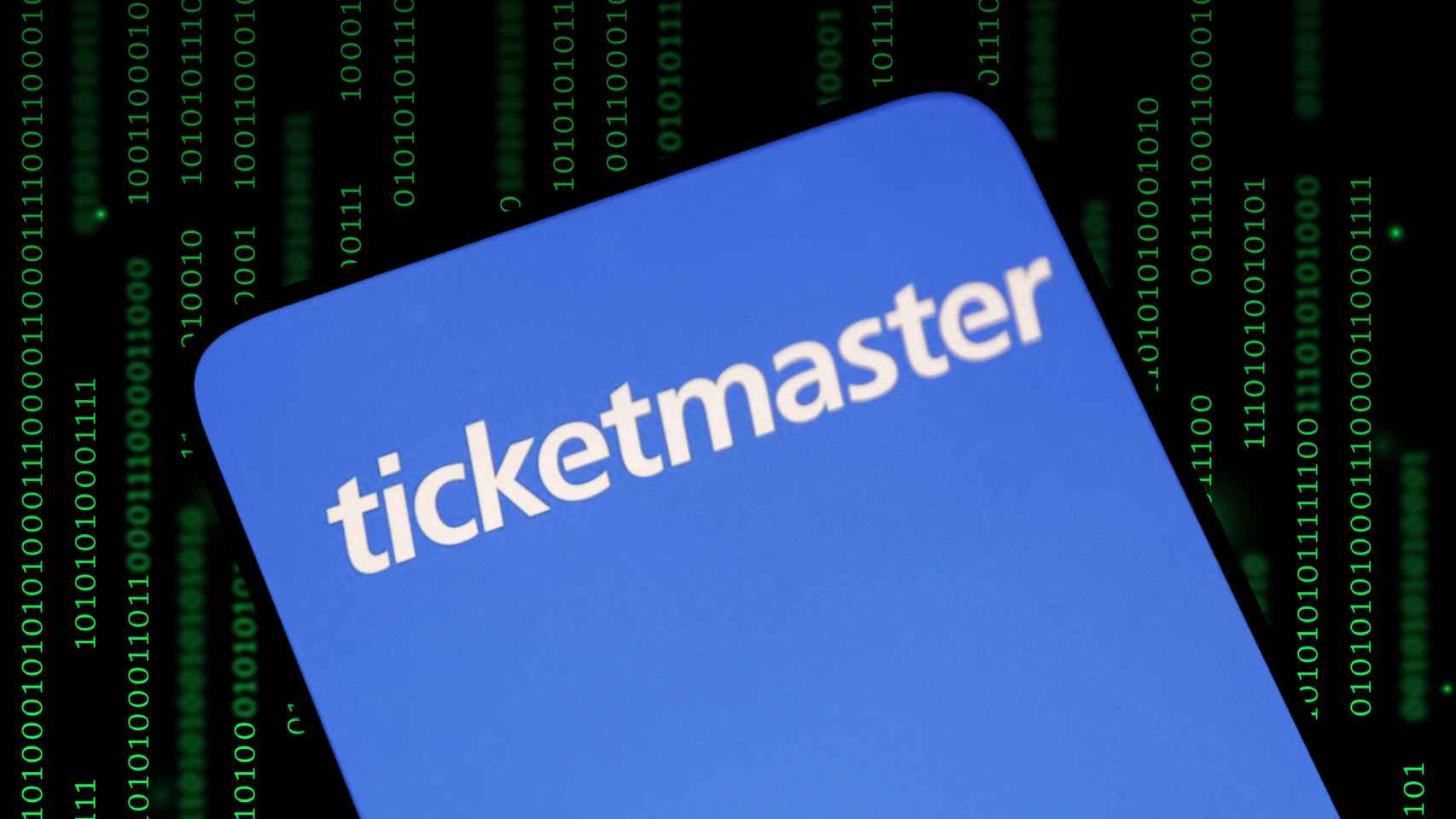 Fotomontaje del logo de Ticketmaster con un fondo de código.