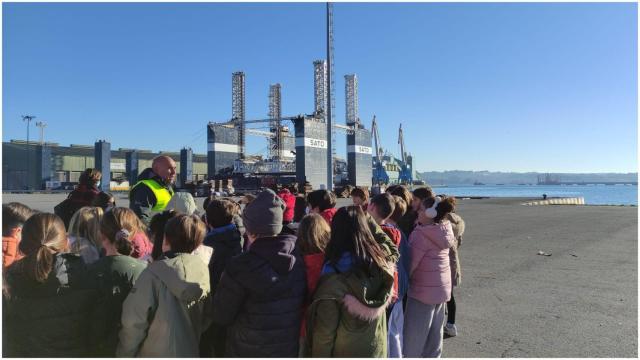 Una visita guiada a escolares en el puerto coruñés