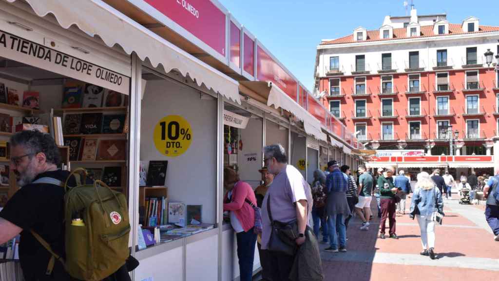 La Plaza Mayor recibe a los primeros lectores