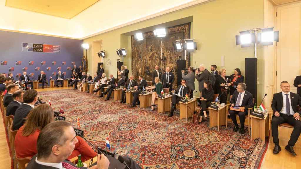Los ministros de Exteriores de la OTAN, durante su reunión de este viernes en Praga