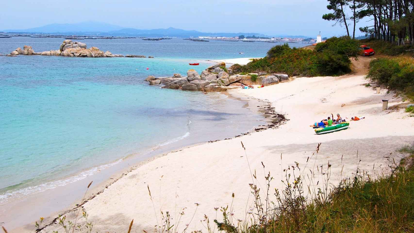 Uno de los arenales más tranquilos de la comarca de O Salnés.