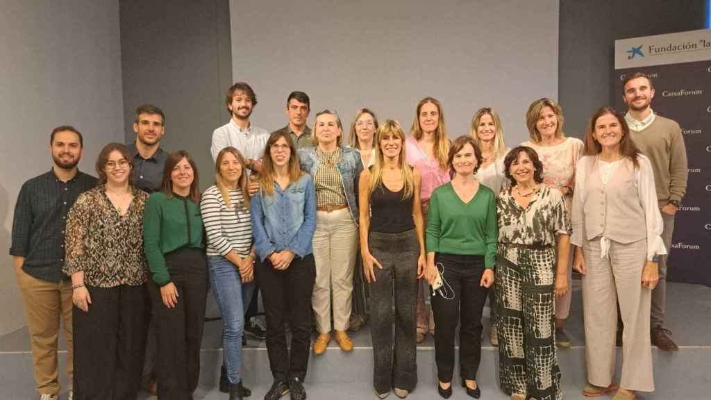 Begoña Gómez con empresarios de Zaragoza tras el taller celebrado el 18 de octubre de 2023,