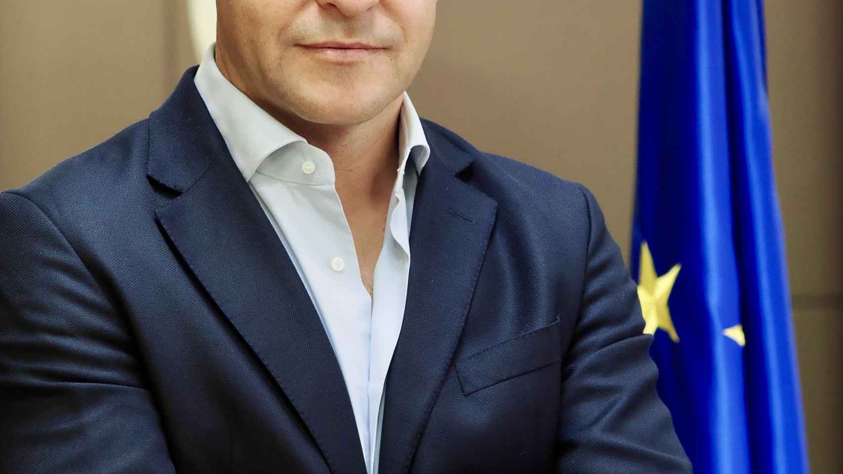 El candidato del PP a las elecciones europeas, Raúl de la Hoz, durante la entrevista con EL ESPAÑOL de Castilla y León