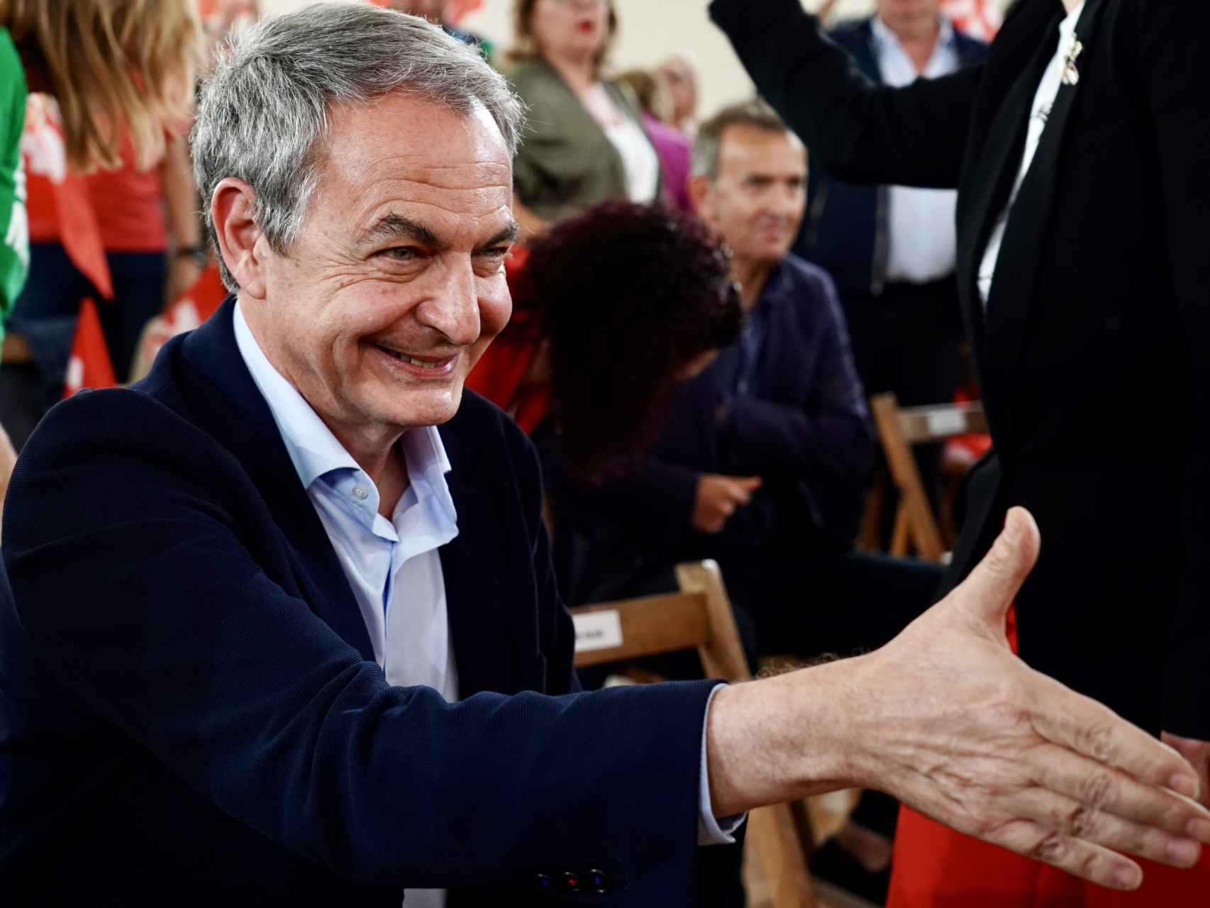 El expresidente del Gobierno, José Luis Rodríguez Zapatero, en un mitin del PSOE en León.