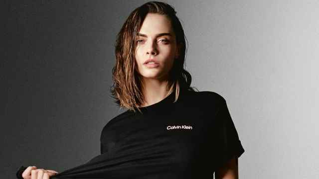 Cara Delevingne para Calvin Klein.