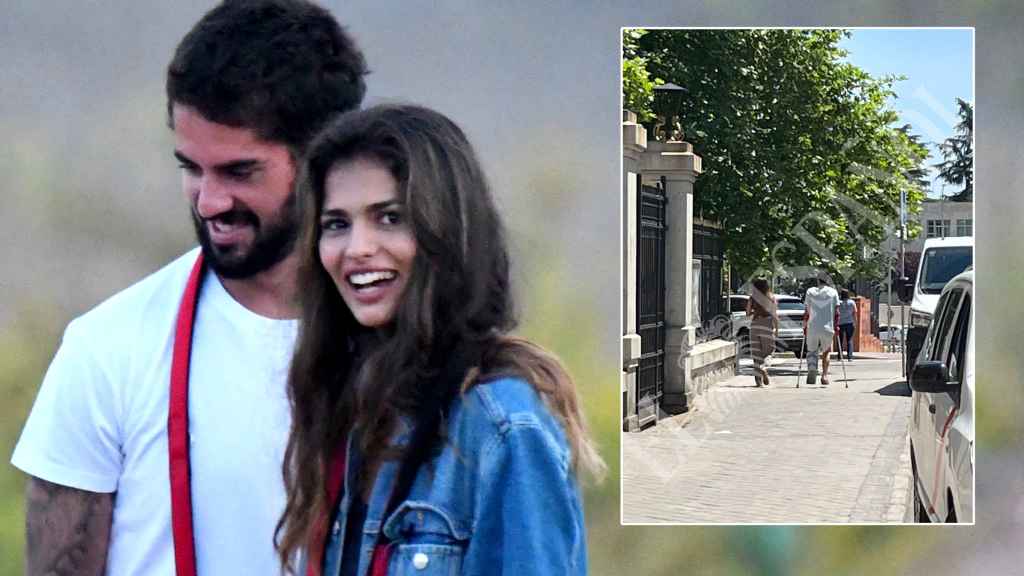 Isco Alarcón y su pareja, Sara Sálamo, en un fotomontaje de su paseo por Madrid tras la operación del futbolista.