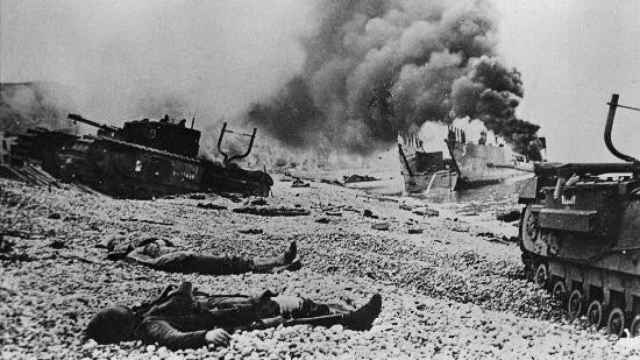 Las playas de Dieppe fotografiadas tras el combate por soldados alemanes.