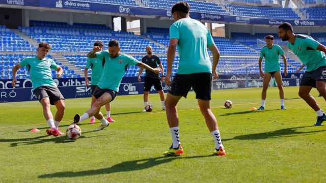 Un entrenamiento del Málaga CF en La Rosaleda antes del playoff de ascenso.