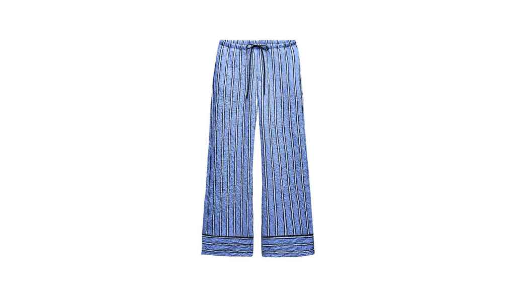 Pantalón a rayas efecto arrugado de Zara (25,95 €).