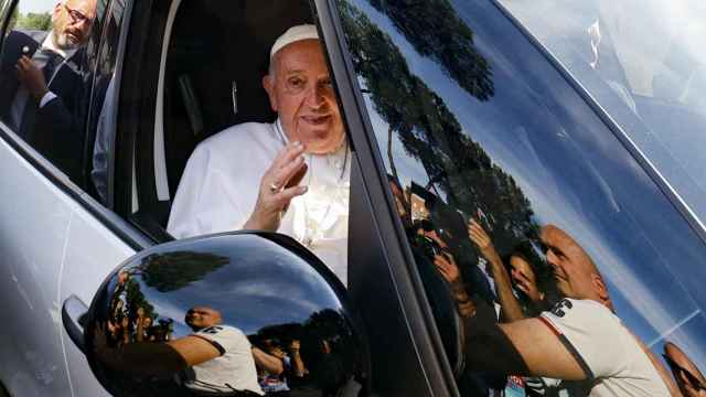 El papa Francisco este jueves a su salida de una reunión con sacerdotes en Roma.