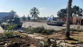 Tanques de Israel en el paso fronterizo de Rafah el pasado 7 de mayo.