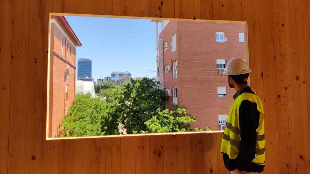 Interior en obras del edificio con estructura de madera Tomás Bretón