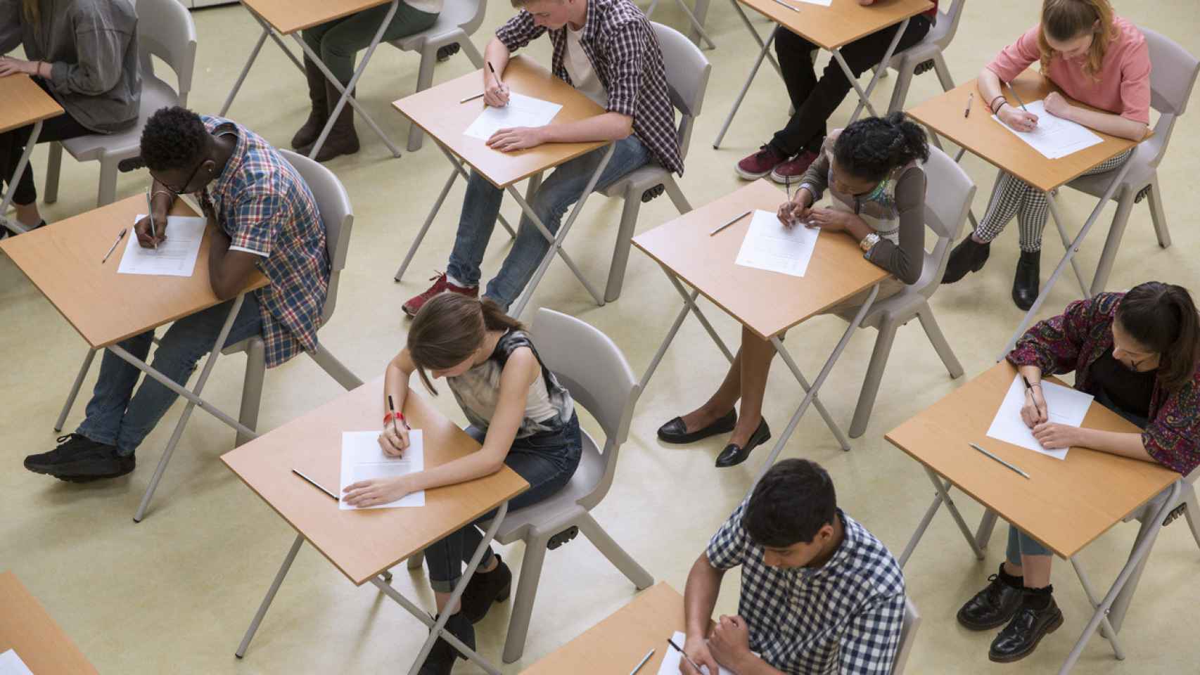 Estudiantes examinándose en la Selectividad.