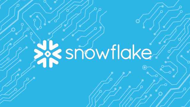 Fotomontaje con el logo de Snowflake.