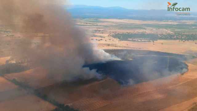 Imagen aérea del incendio forestal declarado en Los Cerralbos. Fotogragía del Plan INFOCAM.
